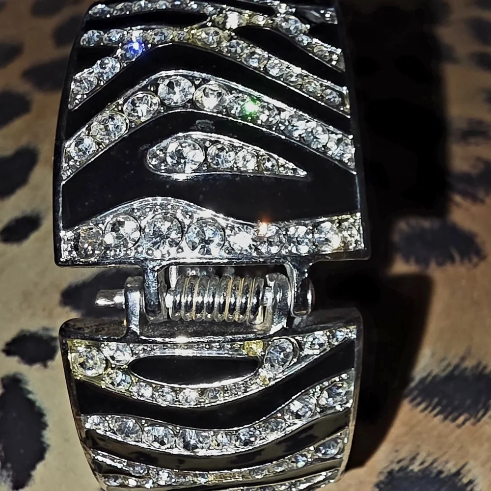 📣Vintage Hinged Cuff Bracelet FASHION Silvertone Black 🖤 Enamel Rhinestones 🦓